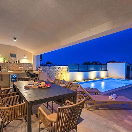 Apartment Zala With Private Pool Лижнян Екстер'єр фото