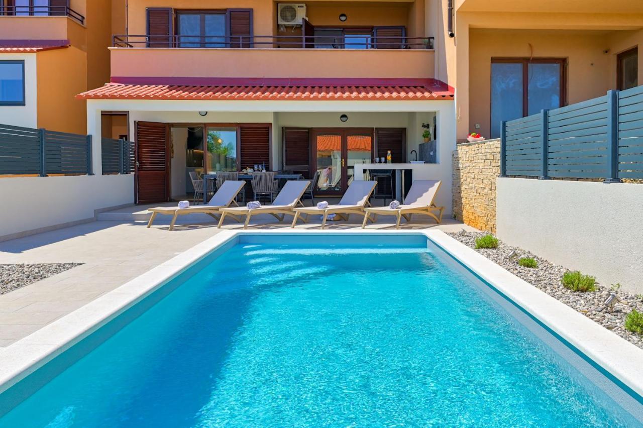Apartment Zala With Private Pool Лижнян Екстер'єр фото
